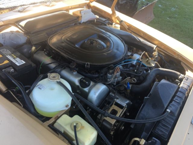 1977 Gold Mercedes-Benz SL-Class Coupe