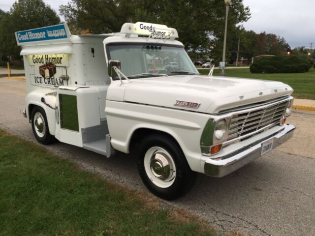 1967 White Ford F-250