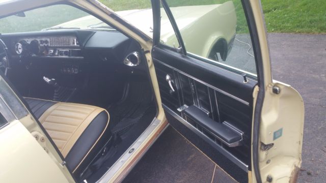 1967 Yellow & Wood Grain Oldsmobile Vista Cruiser Station Wagon