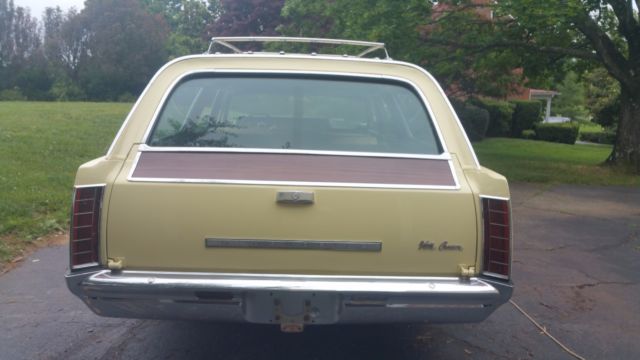 1967 Yellow & Wood Grain Oldsmobile Vista Cruiser Station Wagon