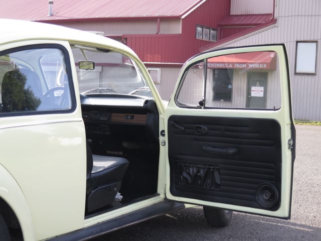 1974 Yellow (Cream) Volkswagen Beetle - Classic Coupe