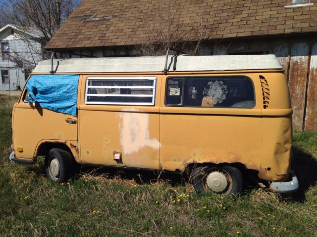 1971 Orange Volkswagen Bus/Vanagon
