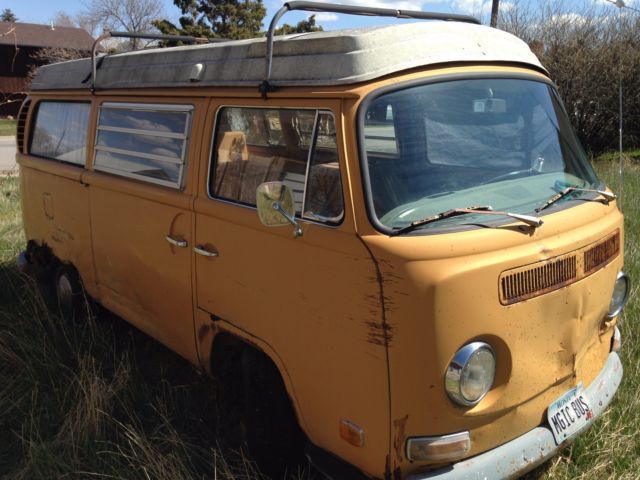 1971 Orange Volkswagen Bus/Vanagon