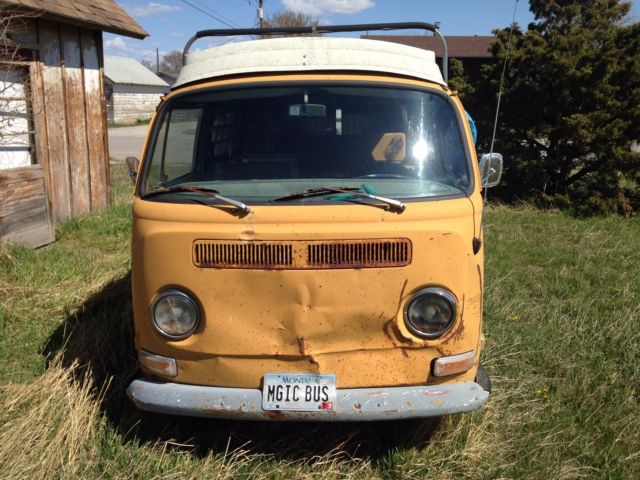 1971 Orange Volkswagen Bus/Vanagon