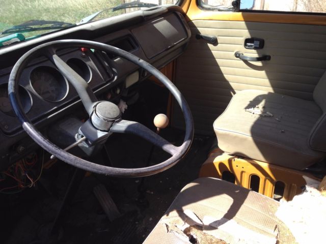 1971 Orange Volkswagen Bus/Vanagon