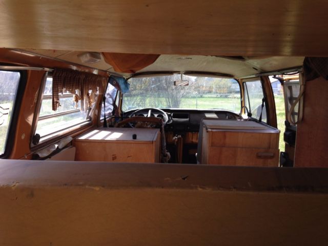 1971 Orange Volkswagen Bus/Vanagon