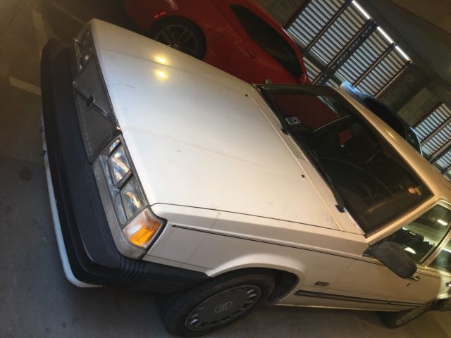 1989 White Volvo 740