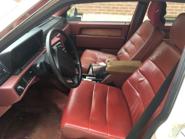 1989 White Volvo 740