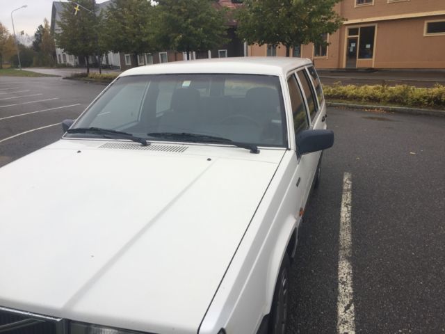 1989 White Volvo 740 Hatchback