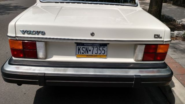 1982 White Volvo 240 Coupe