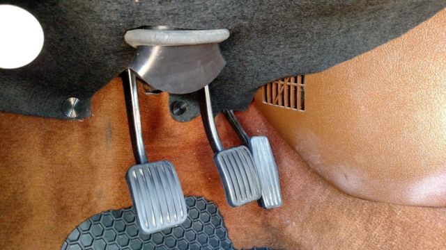 1982 White Volvo 240 Coupe