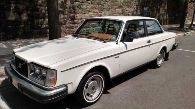 1982 White Volvo 240 Coupe