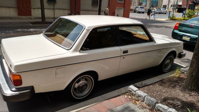 1982 White Volvo 240 Coupe