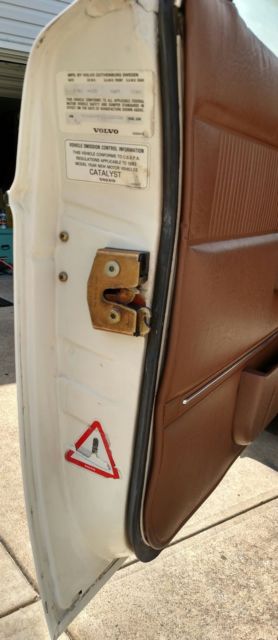 1982 White Volvo 240 Coupe