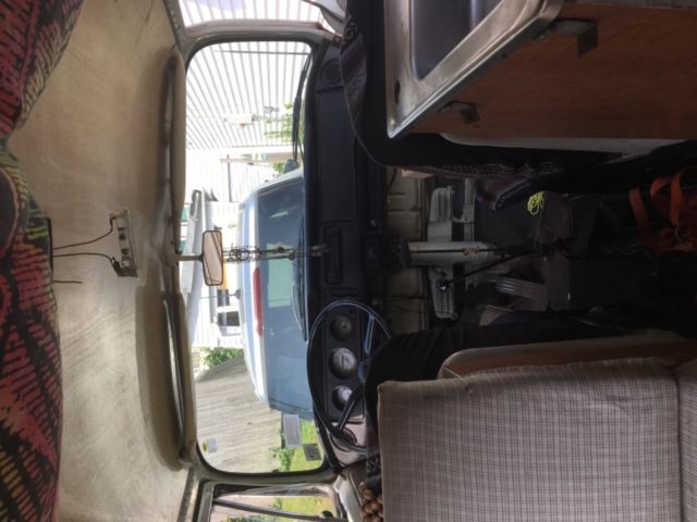 1971 Red Volkswagen Bus/Vanagon Van Camper