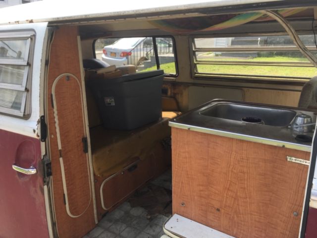 1971 Red Volkswagen Bus/Vanagon Van Camper