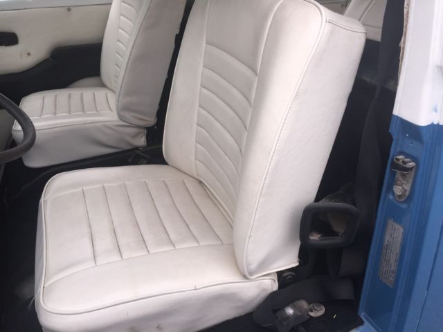 1974 Blue/White Volkswagen Bus/Vanagon