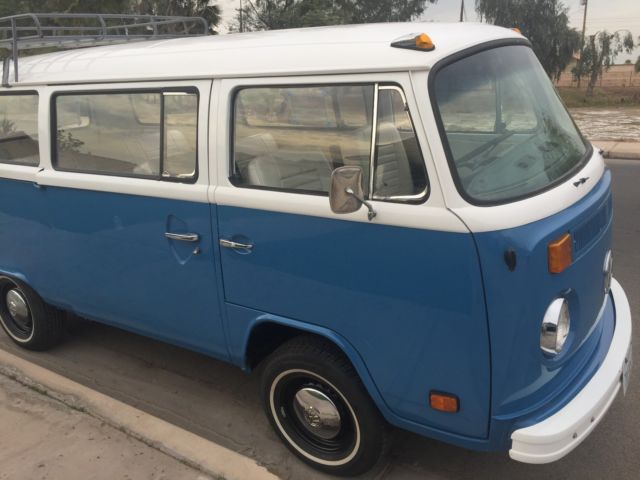1974 Blue/White Volkswagen Bus/Vanagon