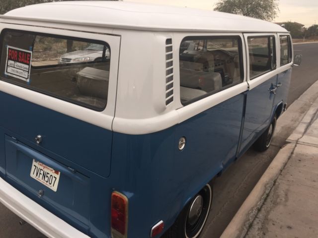 1974 Blue/White Volkswagen Bus/Vanagon