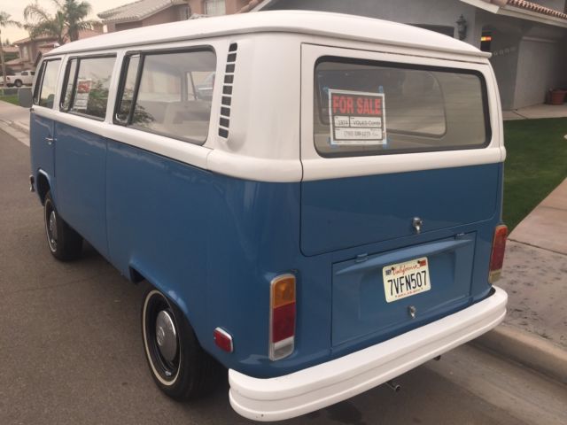1974 Blue/White Volkswagen Bus/Vanagon