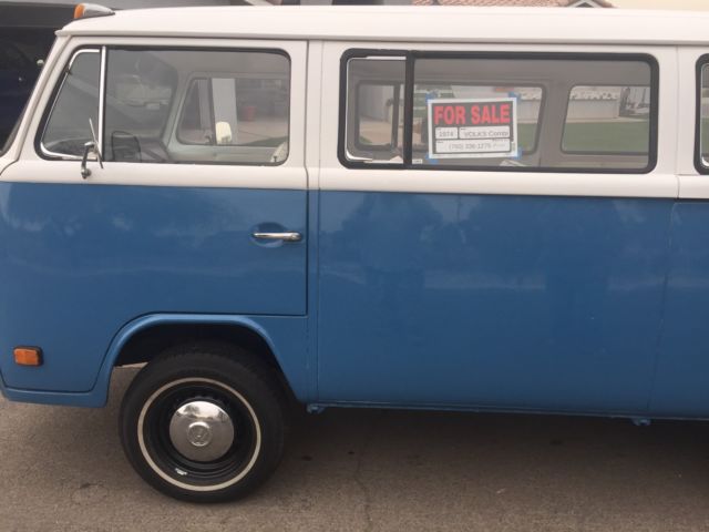 1974 Blue/White Volkswagen Bus/Vanagon