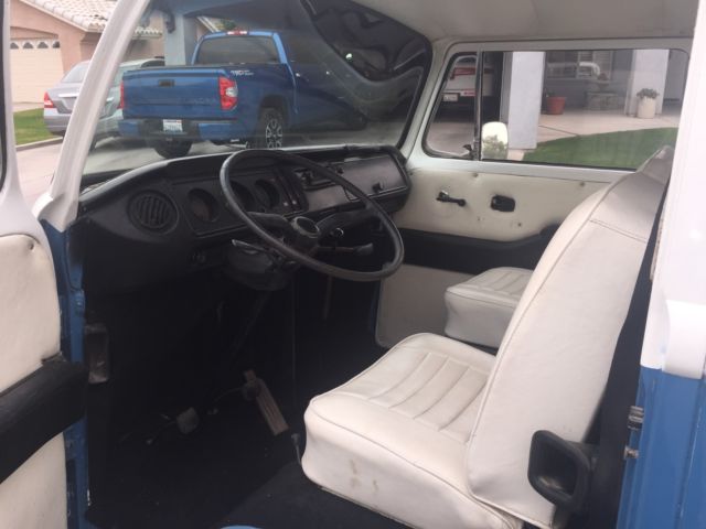 1974 Blue/White Volkswagen Bus/Vanagon