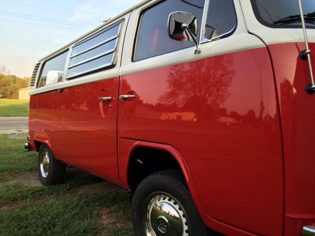 1974 Red Volkswagen Bus/Vanagon Minivan