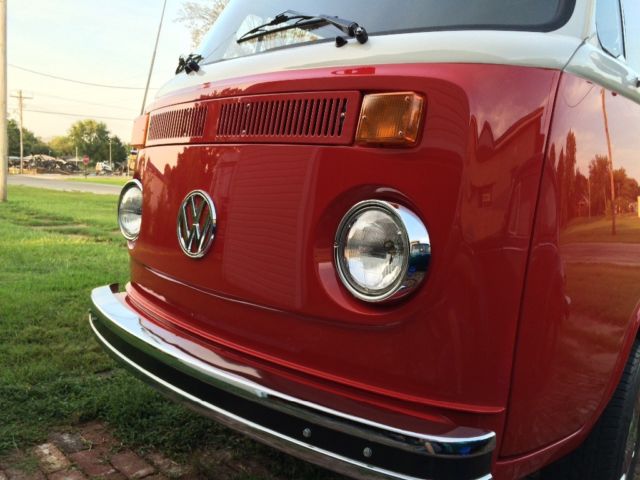 1974 Red Volkswagen Bus/Vanagon Minivan