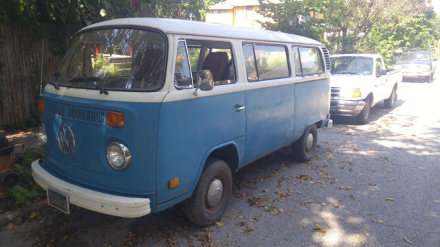 1966 pearl white-red Volkswagen Bus/Vanagon