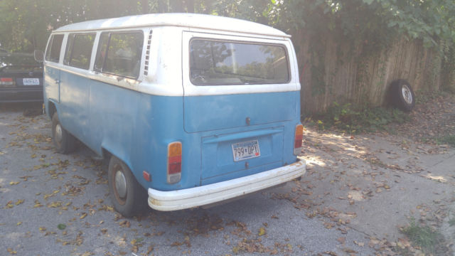 1966 pearl white-red Volkswagen Bus/Vanagon