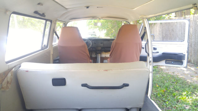 1966 pearl white-red Volkswagen Bus/Vanagon