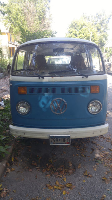 1966 pearl white-red Volkswagen Bus/Vanagon