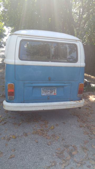 1966 pearl white-red Volkswagen Bus/Vanagon