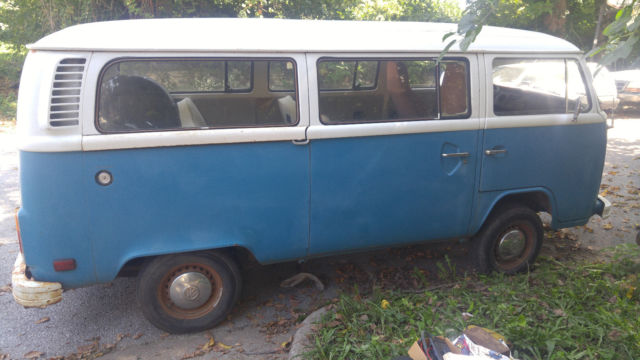 1966 pearl white-red Volkswagen Bus/Vanagon