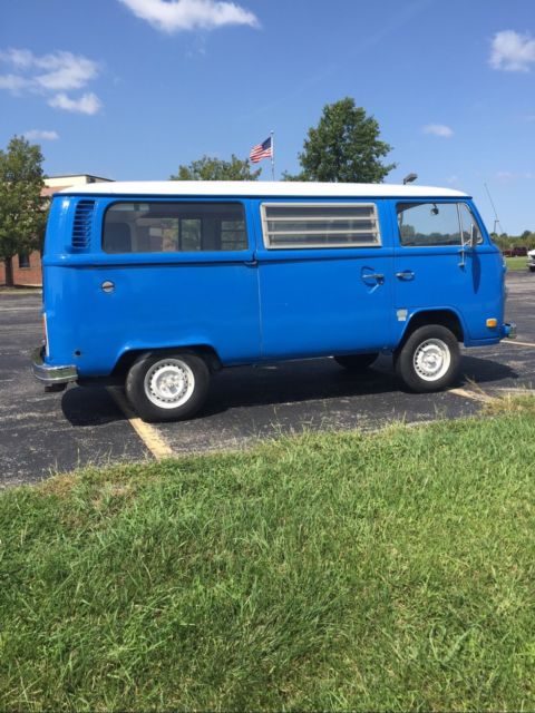 1962 Green Volkswagen Bus/Vanagon Van Camper
