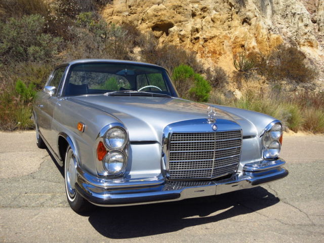 1971 Silver Mercedes-Benz 200-Series Coupe