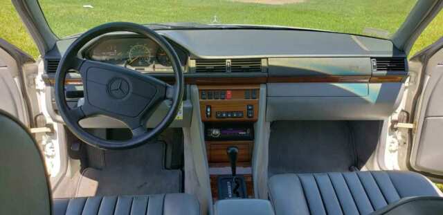 1994 White Mercedes-Benz E-Class Wagon