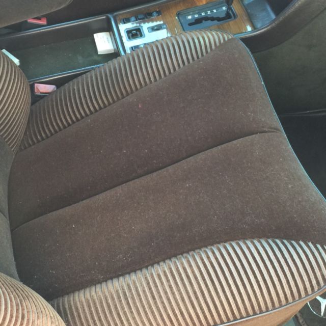 1980 Gold Mercedes-Benz 200-Series Sedan