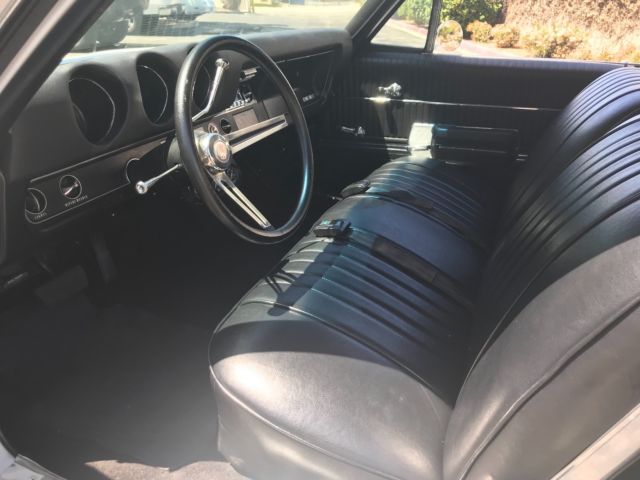 1968 White Oldsmobile 442 Coupe