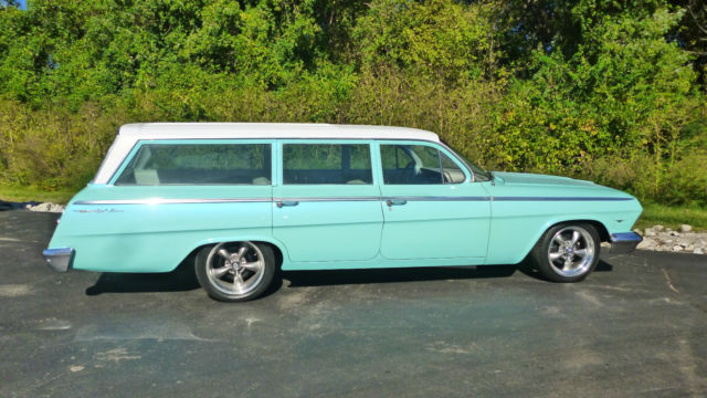 1962 Blue Chevrolet Bel Air/150/210 Station wagon