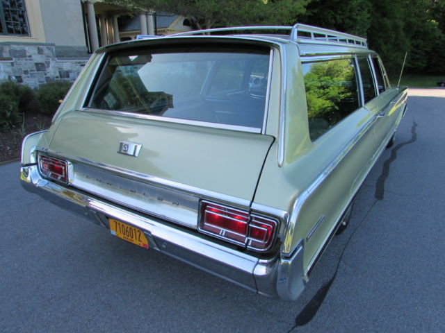1966 Chrysler Town & Country Wagon