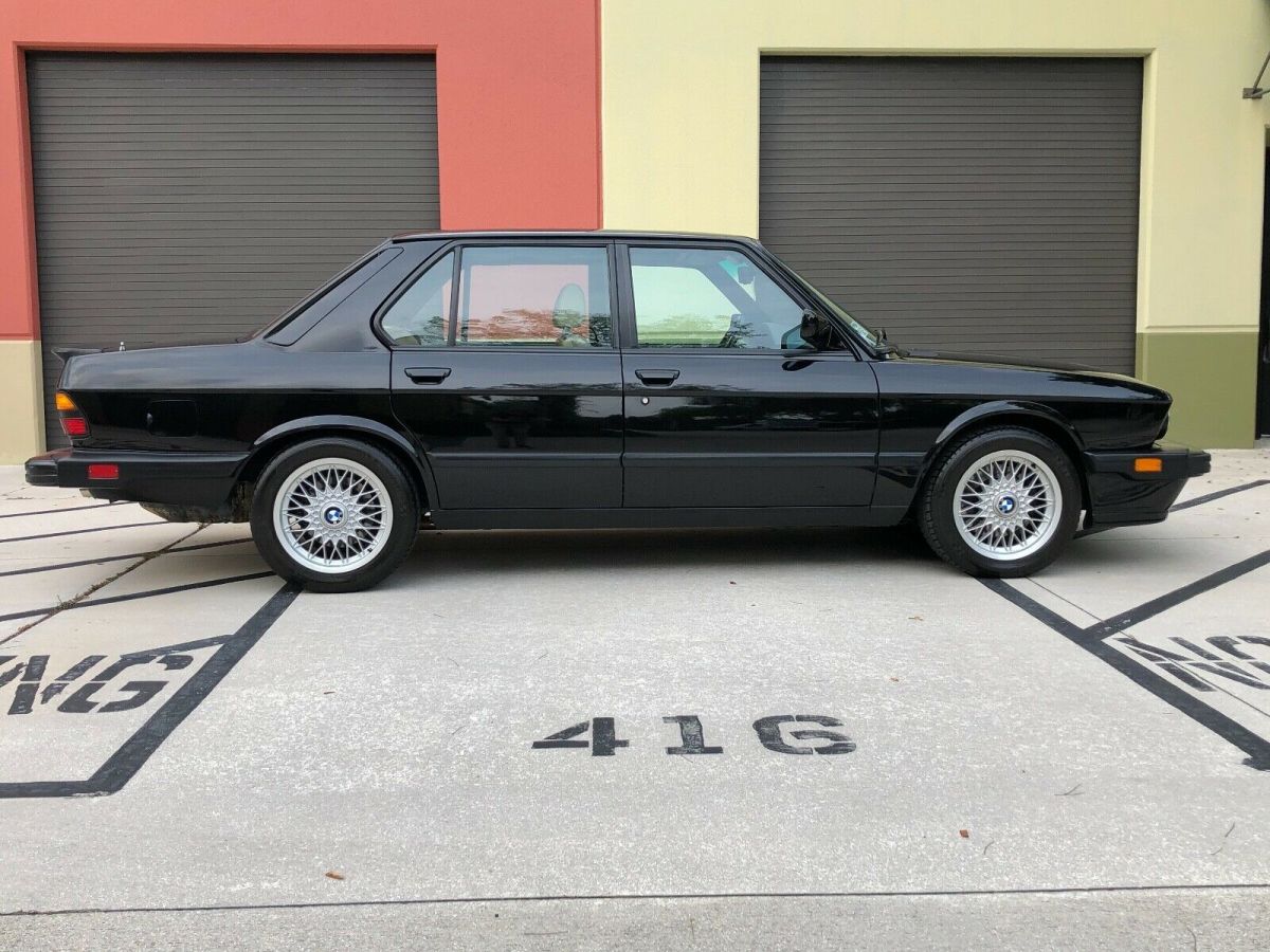 1988 Black BMW M5