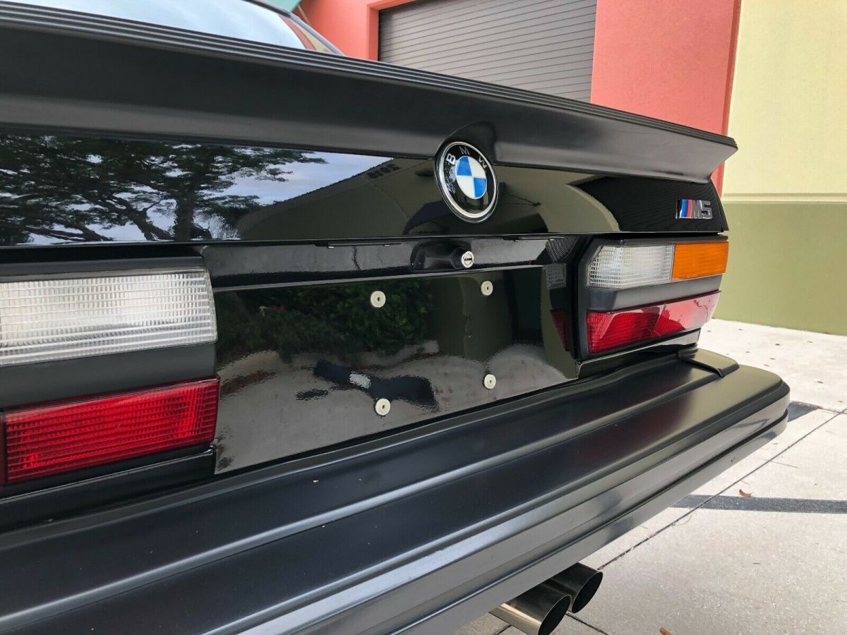 1988 Black BMW M5
