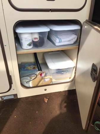 1984 White Volkswagen Bus/Vanagon