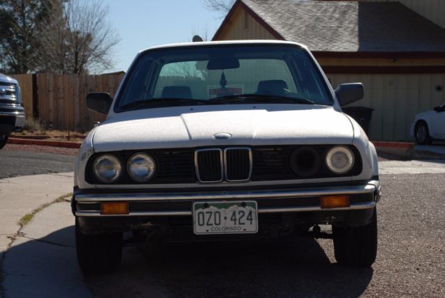 1987 White BMW 3-Series Sedan