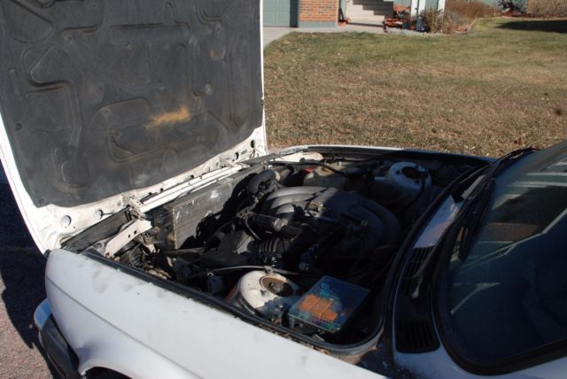1987 White BMW 3-Series Sedan