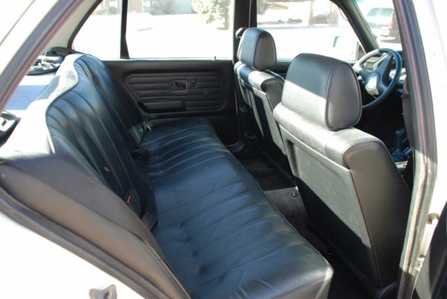 1987 White BMW 3-Series Sedan