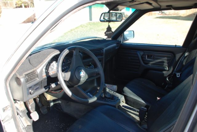 1987 White BMW 3-Series Sedan