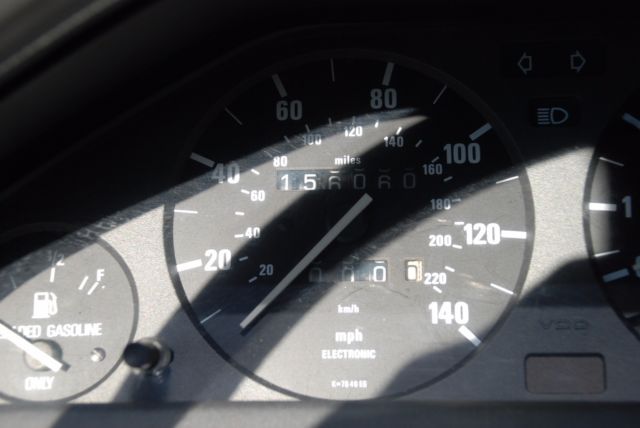 1987 White BMW 3-Series Sedan