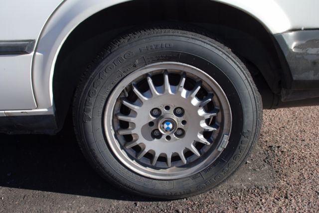 1987 White BMW 3-Series Sedan